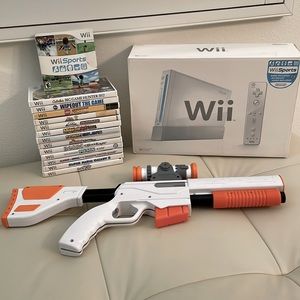 Nintendo Wii Console with 4 controllers, Hunter Rifle, and 14 games.
